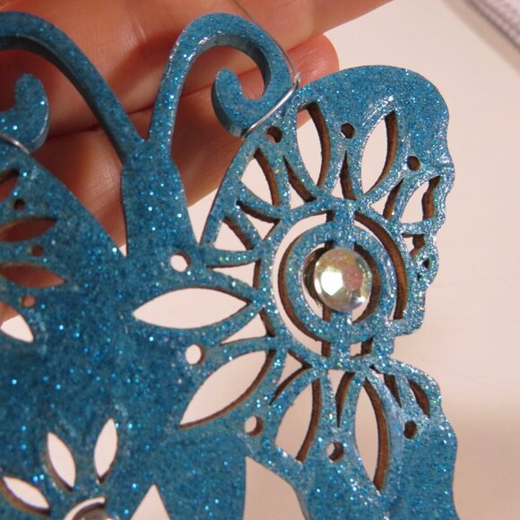 Butterfly with SUNFLOWER DESIGN Laser Cut Wooden Ornament Hangs - Picture 5 of 6